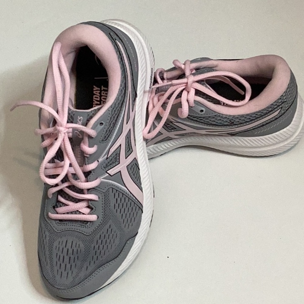 ASICS size 8 1/2 pink/grey/white color combo